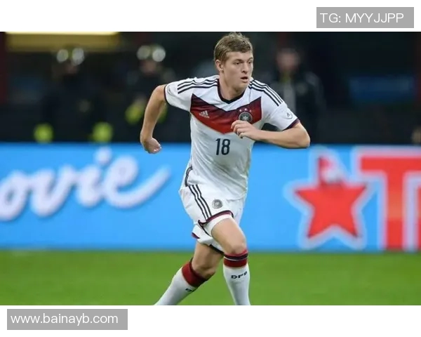 克罗斯：从中场指挥官到世界足球的璀璨明星之路