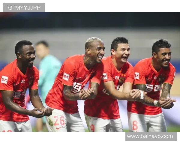 布拉加与辛达卡拉的激烈对决揭示了足球战术与团队合作的重要性 布拉加与辛达卡拉的激烈对决揭示了足球战术与团队合作的重要性